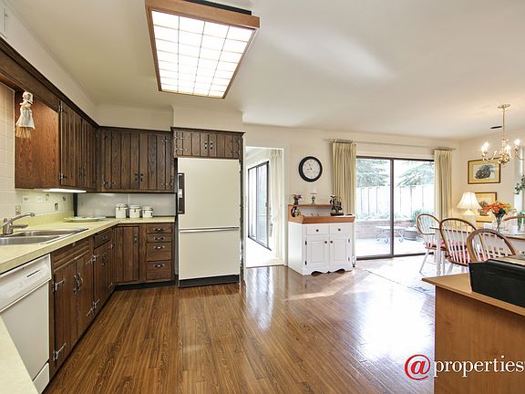 Kitchen / Breakfast Room