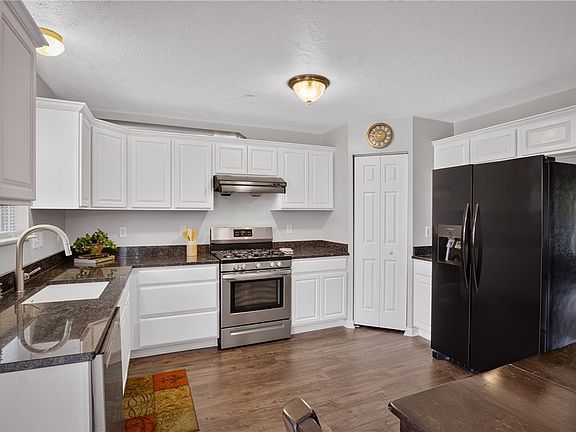 5th image of 202 Ascot Ct