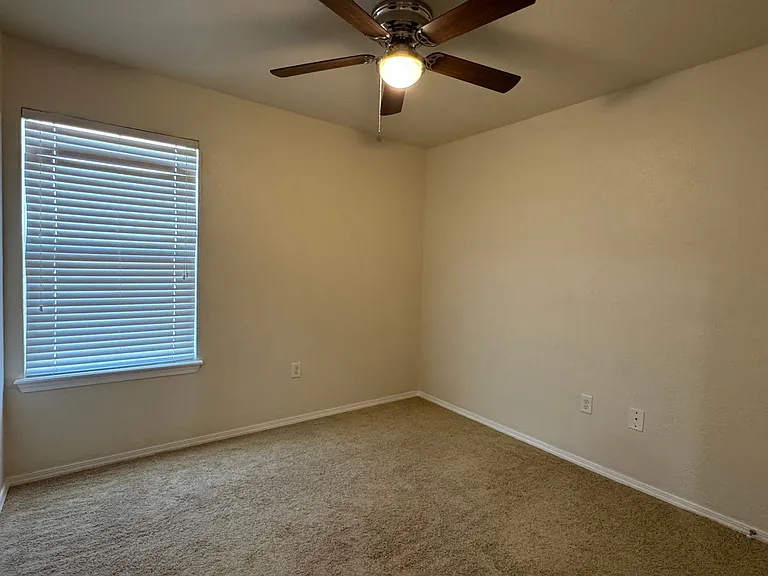 1301 SW Washington Ave #2 — Photo 12