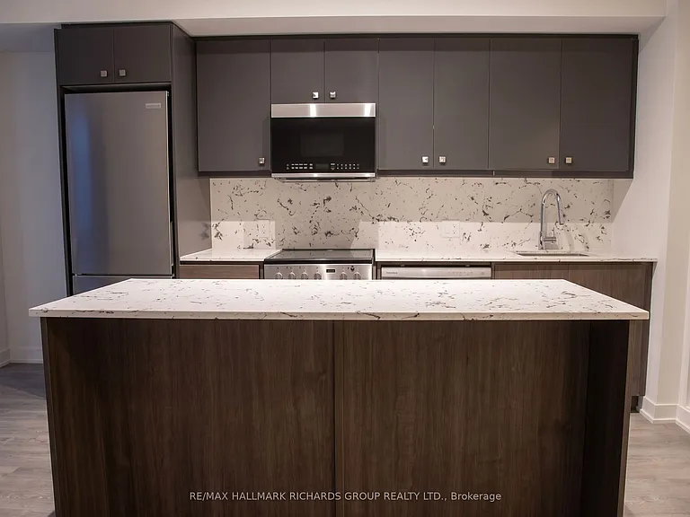 2 Manderley Dr #420 — Photo 2