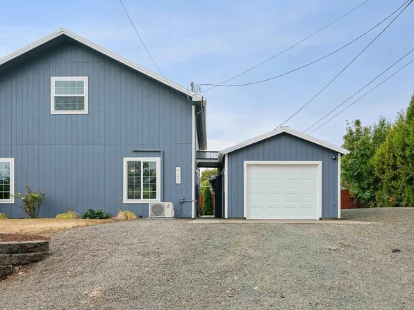 721 SW Clay St, Dallas, OR 97338