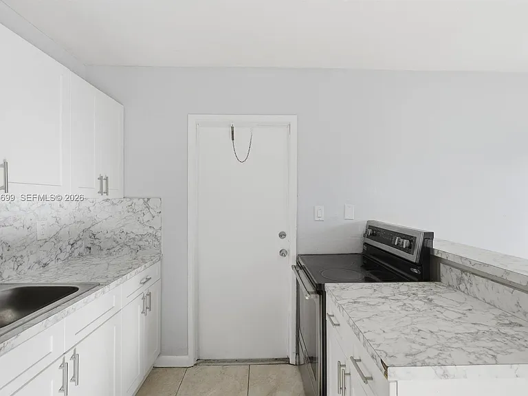 533 NW 15th Way — Photo 7