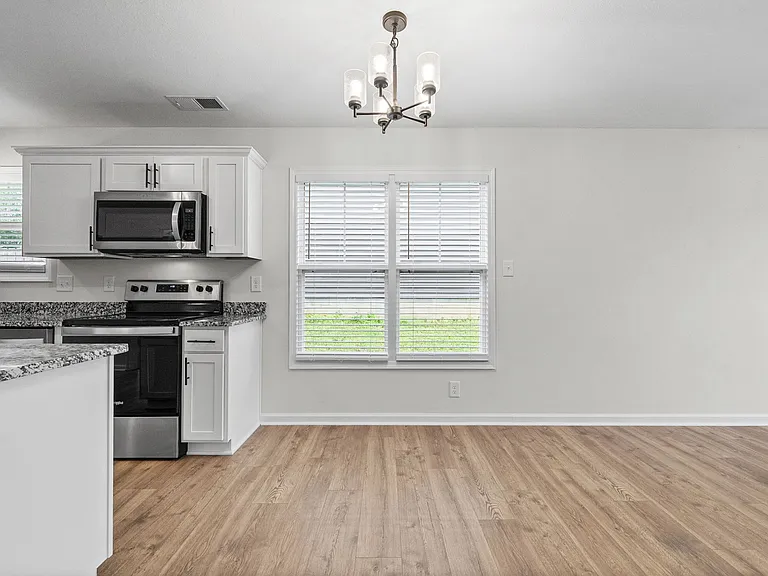412 Hillside Dr — Photo 7