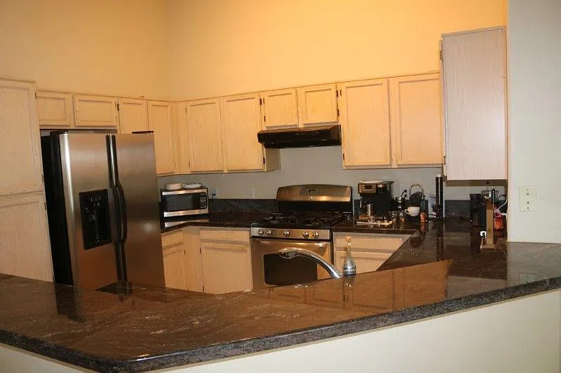 3 bed, 1760 sqft, $2,700 — Photo 3