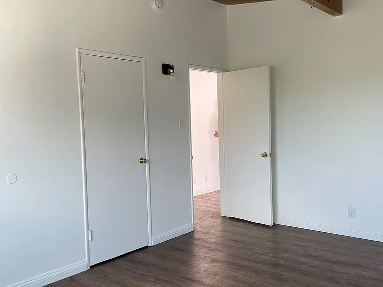 2215 Mathews Ave #4 — Photo 10