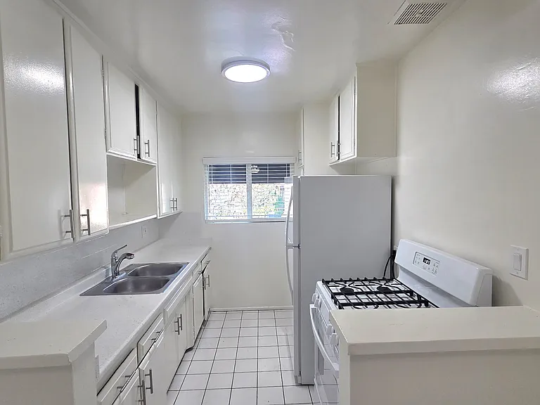863 Center St #A8 — Photo 22