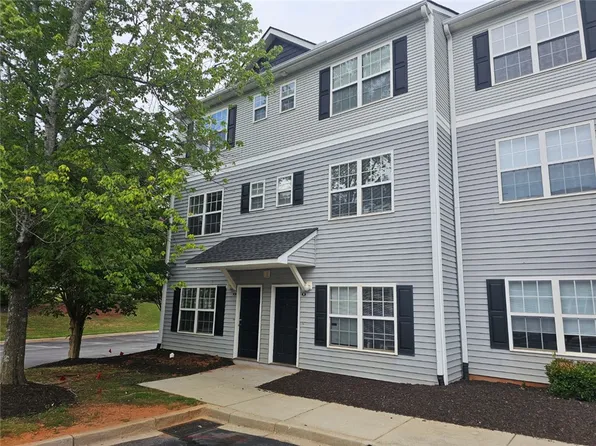 120 University Village Dr APT A, Central, SC 29630