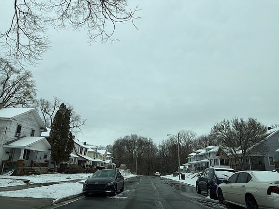 5th image of 821 E Northern Ave
