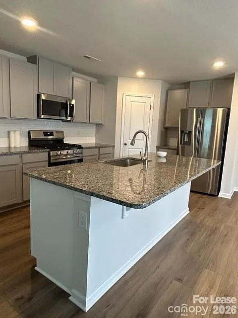 4 bed, 2.5 bath, 1956 sqft, $2,095 — Photo 2