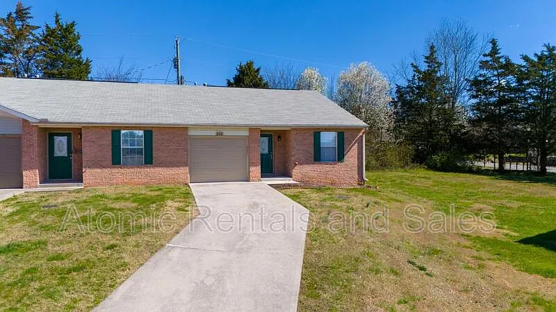 Building Photo - 334 Hawthorne Oaks Way