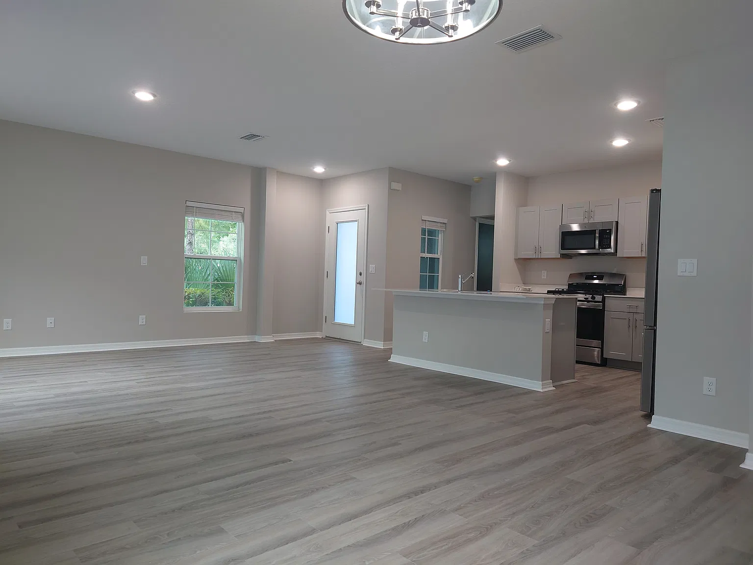 3 bed, 2.5 bath, 1919 sqft, $2,800 — Photo 4