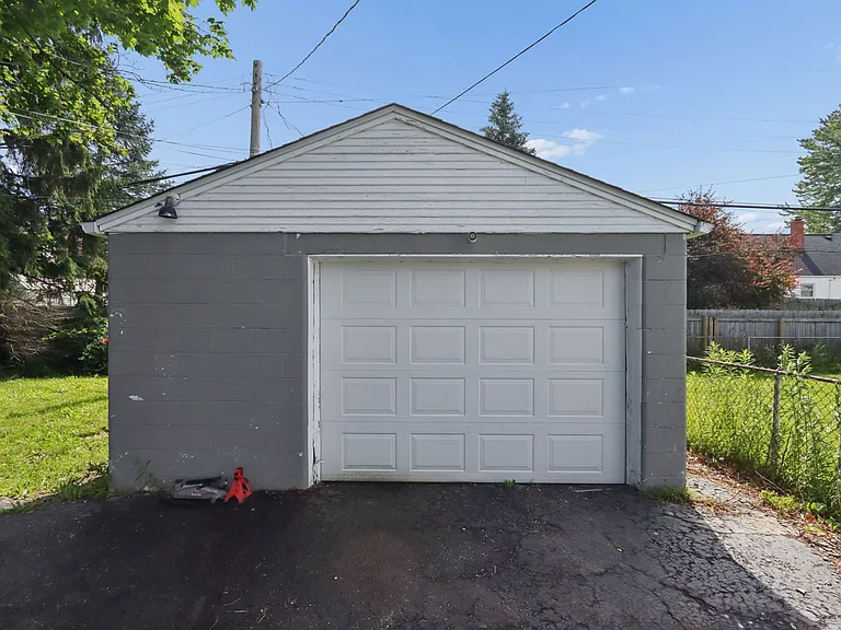 3366 Karl Rd — Photo 9