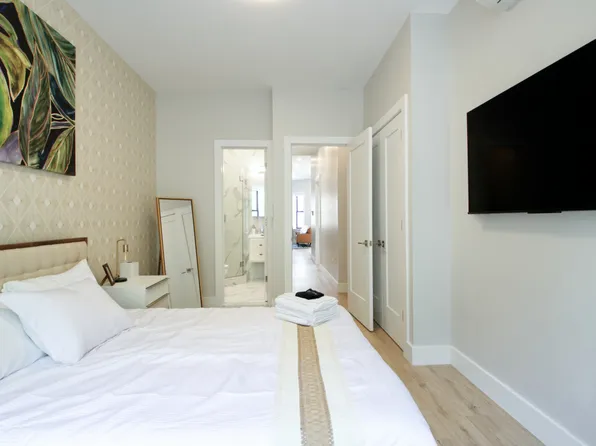 1444 Lincoln Place image 12 of 19