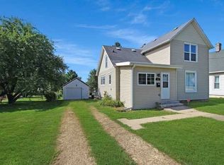 11 W South St, Freeport, IL 61032