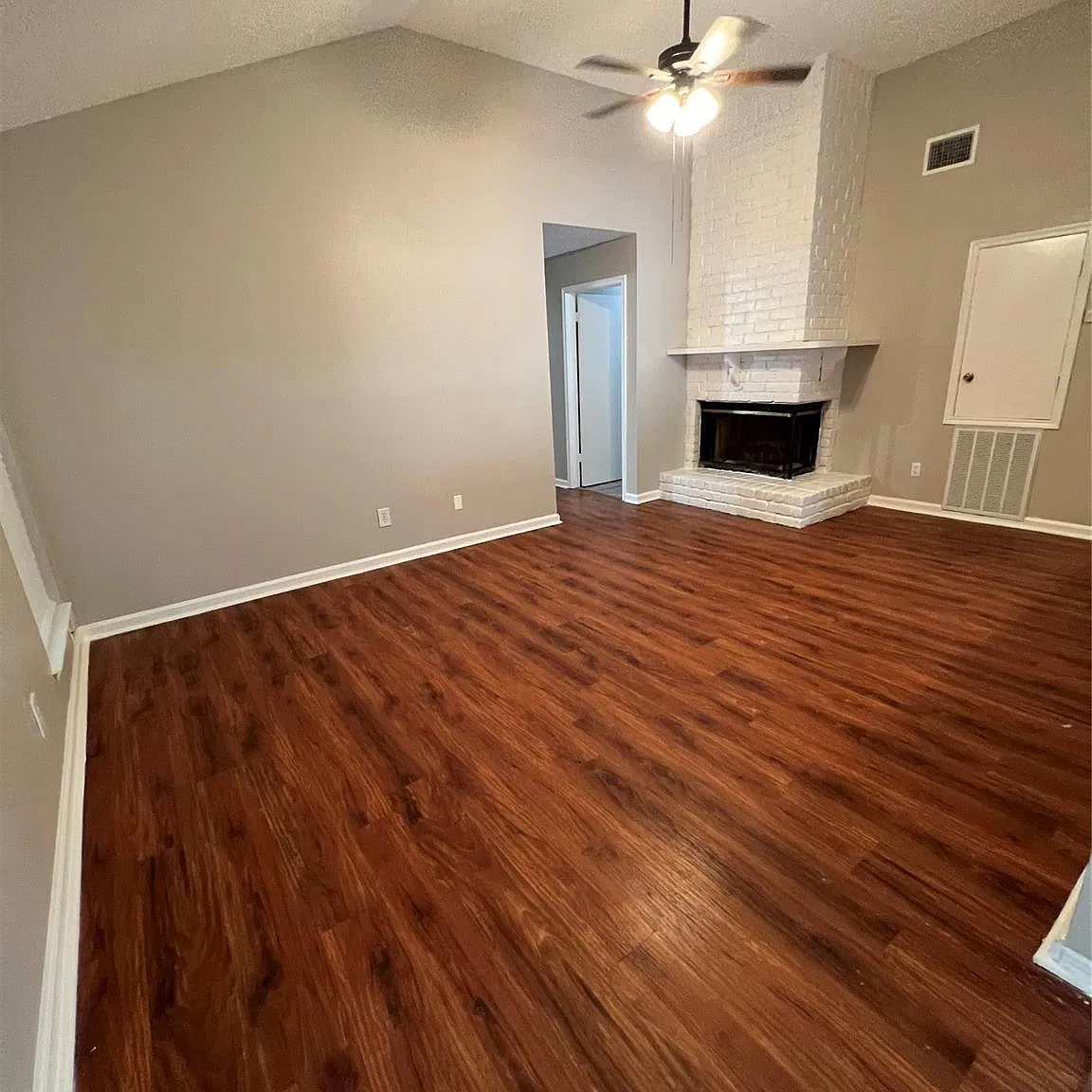 3 bed, 1.5 bath, 1358 sqft, $1,650 — Photo 4