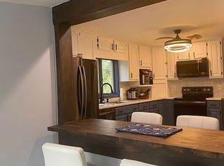 31 Amherst St, Granby, MA 01033