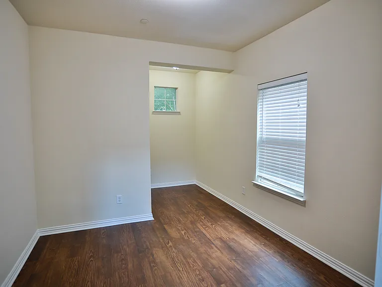 4611 Penelope Ln — Photo 10