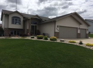 1713 Dakota Dr SW, Minot, ND 58701