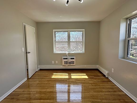 4th image of 346 Franklin Pl APT 8