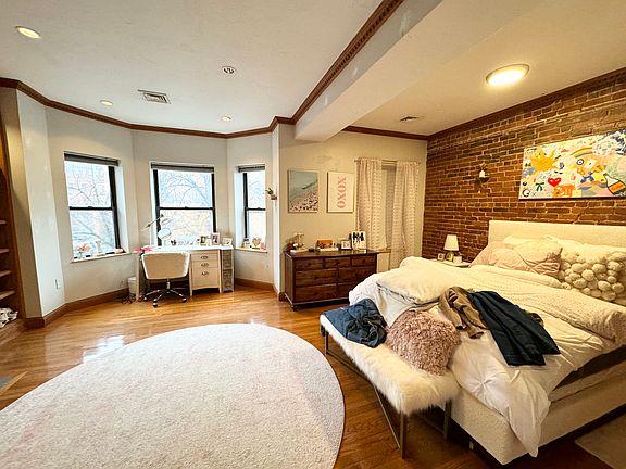 2nd image of 71 Gainsborough St APT 201