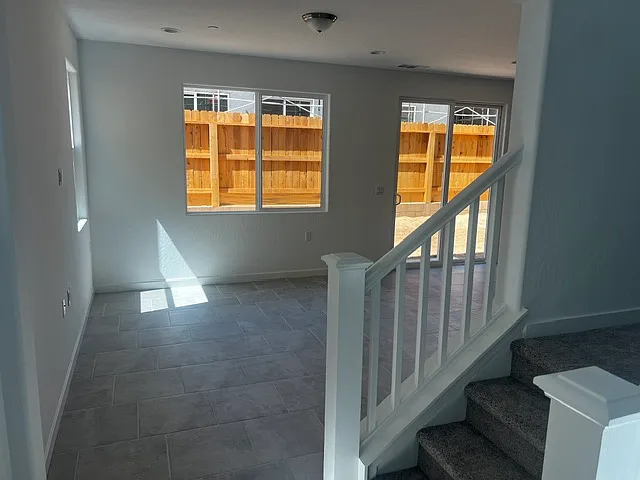 2902 E Veleta Dr — Photo 3