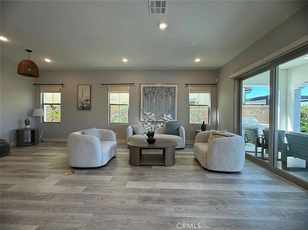 4 bed, 4.5 bath, 2987 sqft, $8,300 — Photo 4