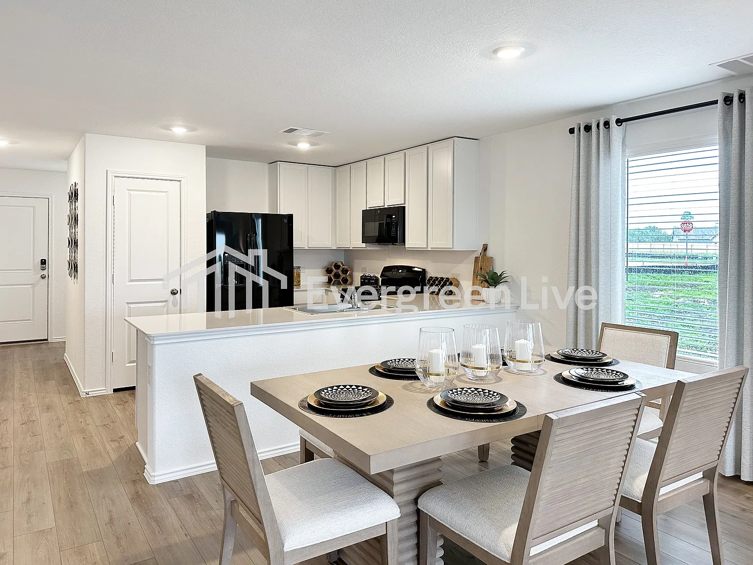 4 bed, 2.5 bath, 1968 sqft, $1,800 — Photo 4
