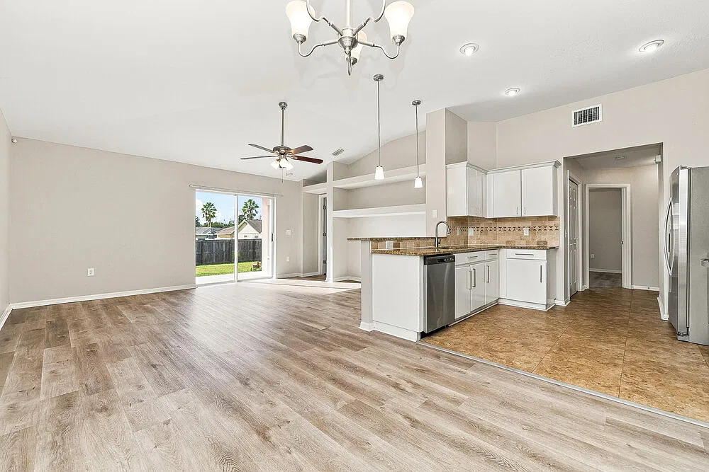 4 bed, 2.0 bath, 1826 sqft, $2,260 — Photo 4