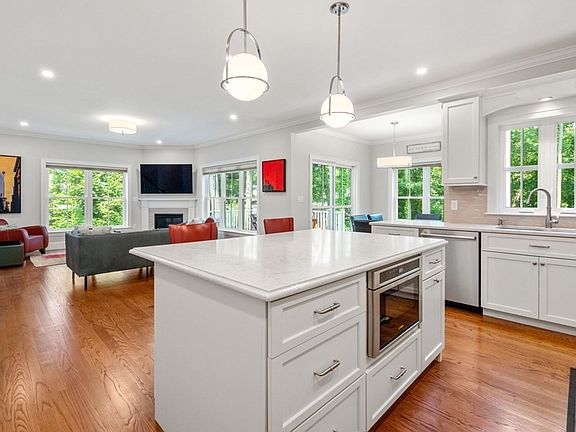 5th image of 97 Bedford St #97