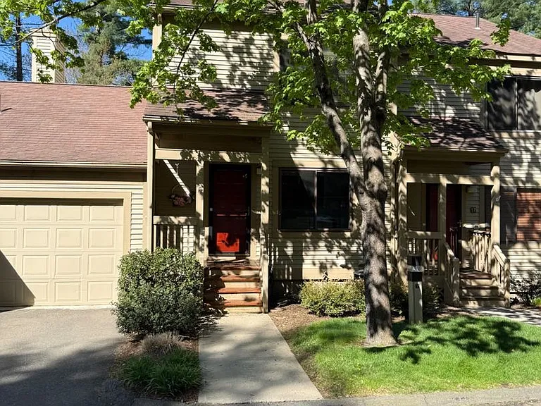 18 Putnam Ln — Photo 1