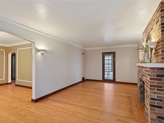 4th image of 7527 Grand Ave