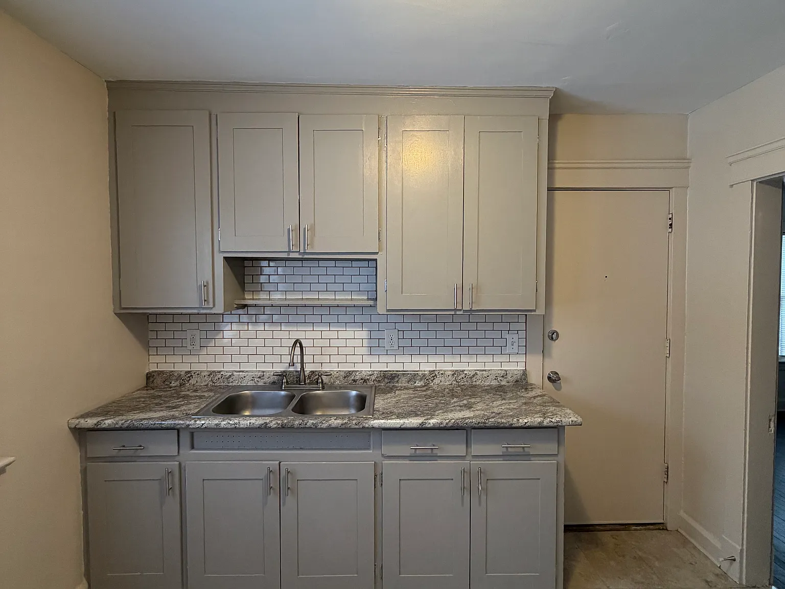 2 bed, 672 sqft, $1,050 — Photo 4