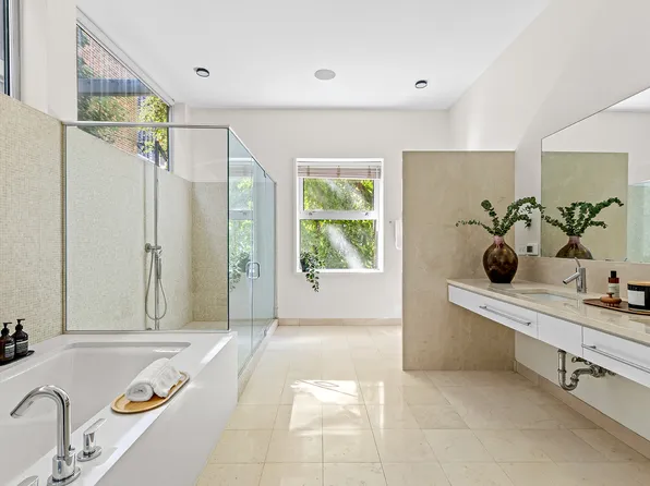 240 East 61st Street image 14 of 24