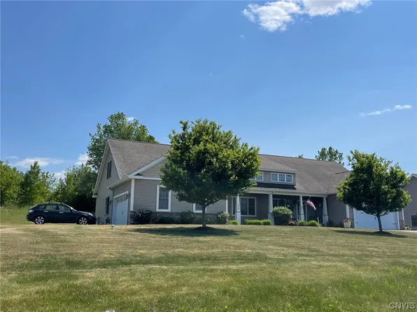 319 1st St, Canastota, NY 13032