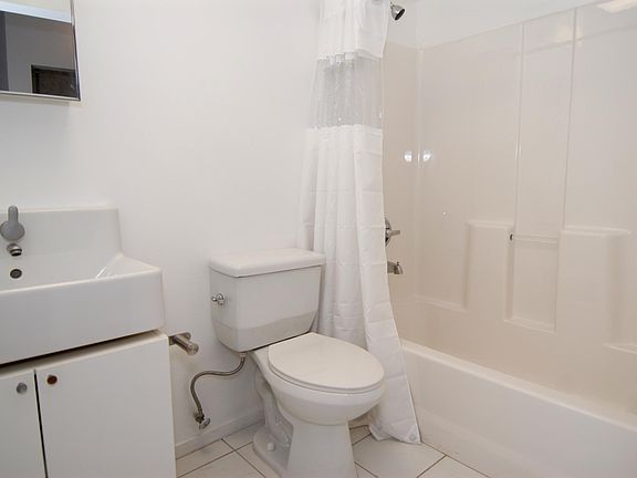 4th image of 1299 E Green St