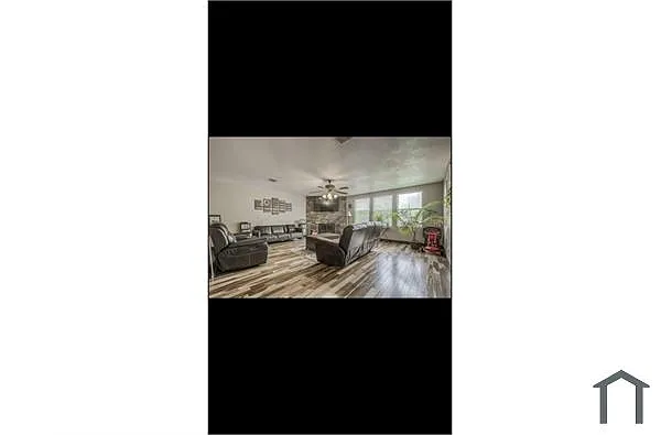 Building Photo - 1077 Pandale Dr