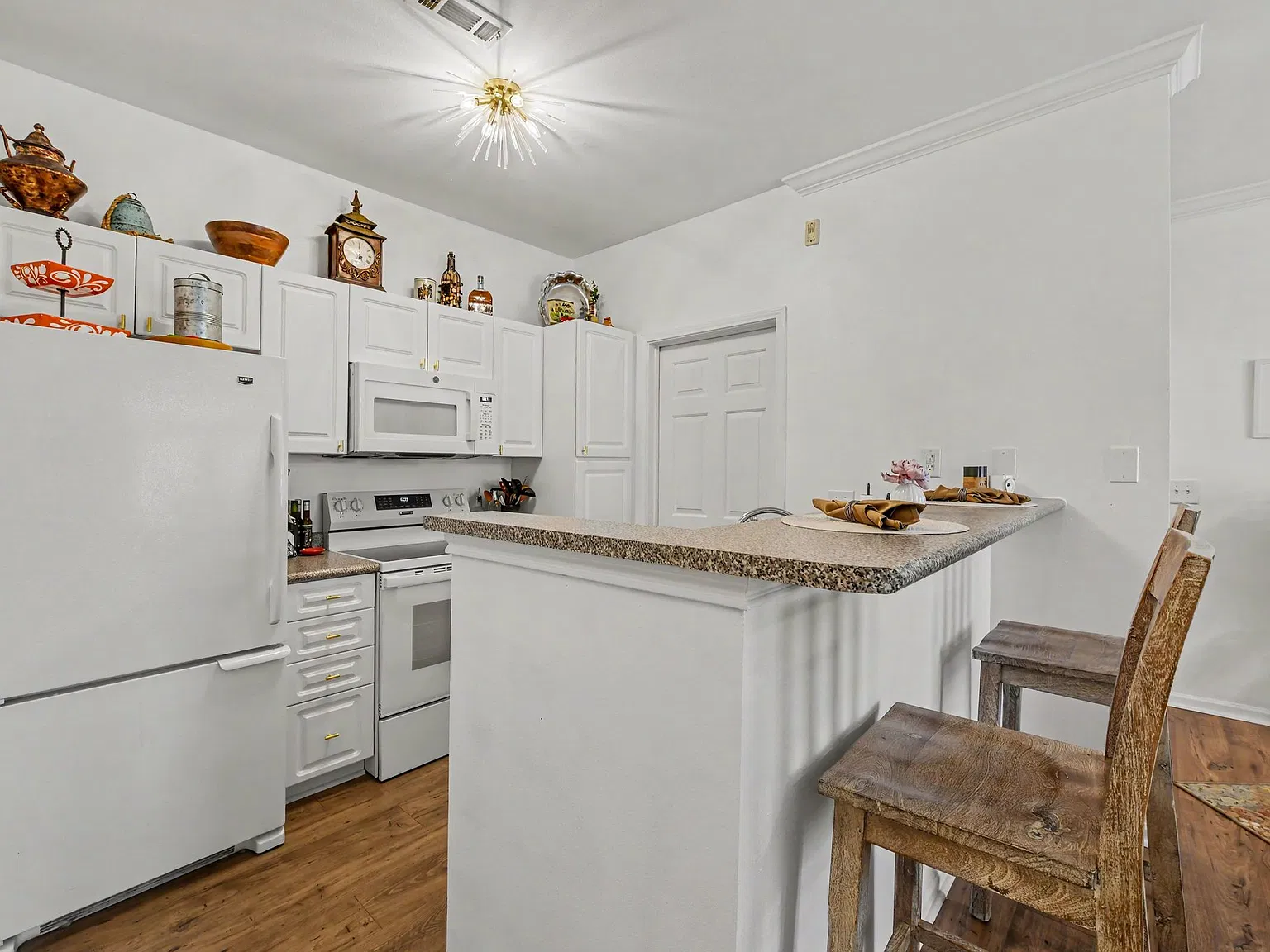 1 bed, 638 sqft, $1,895 — Photo 2