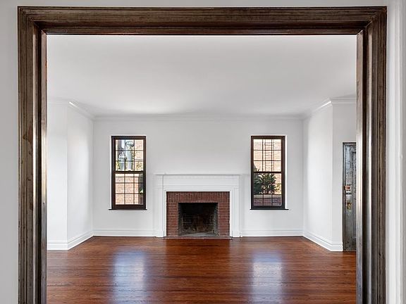 3rd image of 430 W 24th St