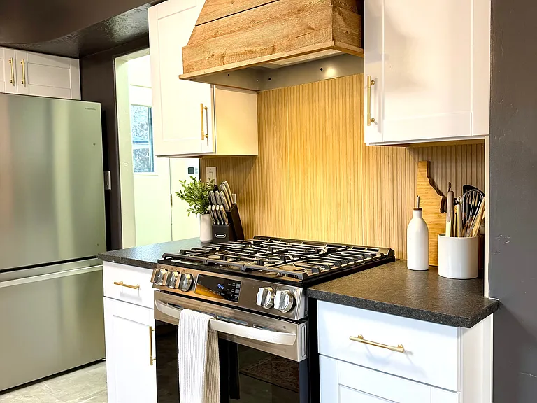 206 E Ash St — Photo 13