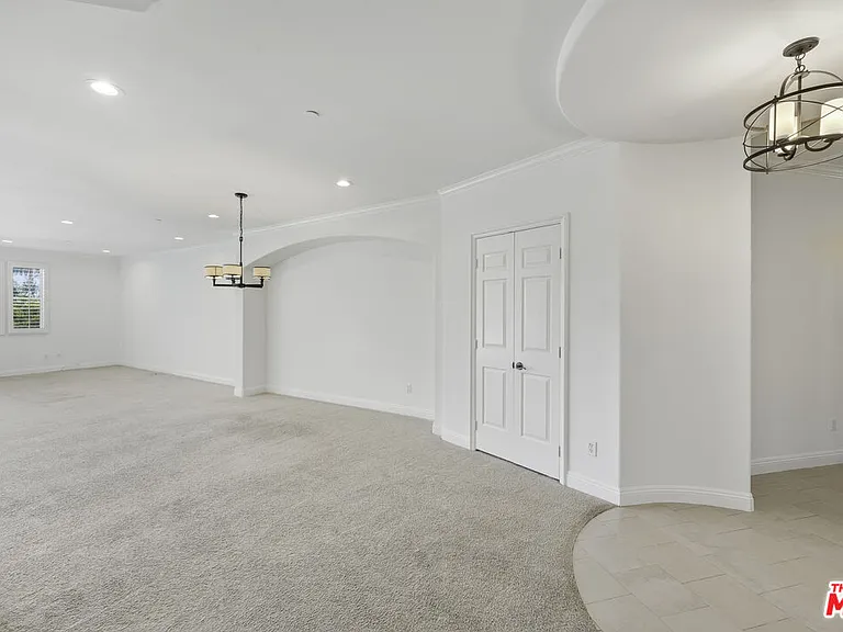 1820 Benecia Ave #402 — Photo 20