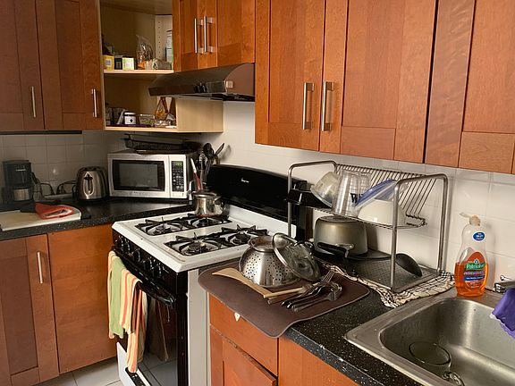 3rd image of 149 Sterling St APT 1C