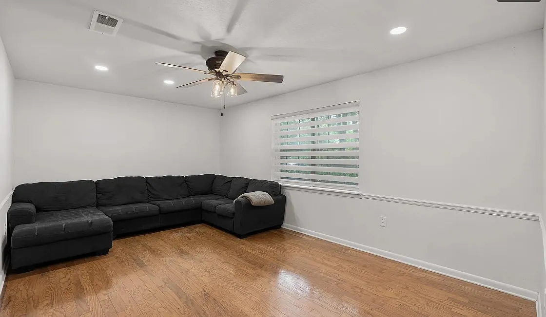 3 bed, 1420 sqft, $1,800 — Photo 2