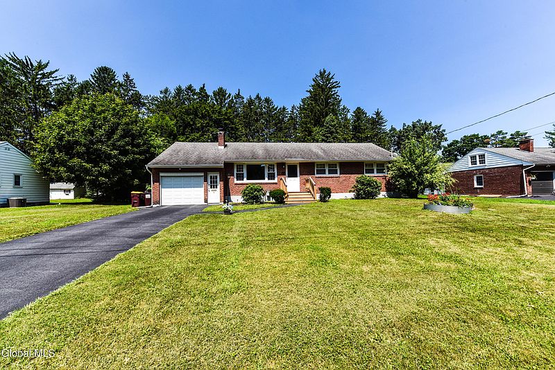 4th image of 6 Lillian Drive