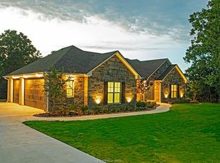 6911 McCrae Ln, Bryan, TX 77808