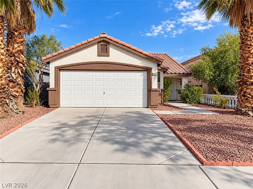 3 bed, 2.0 bath, 1220 sqft, $2,050 — Photo 1