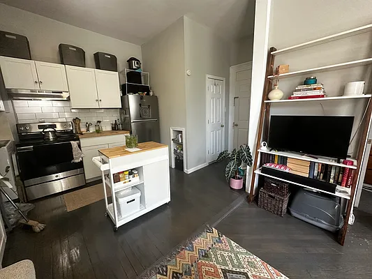 Rented by Fifth & Forever LLC | media 21