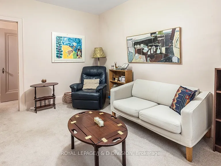58 Lascelles Blvd — Photo 15