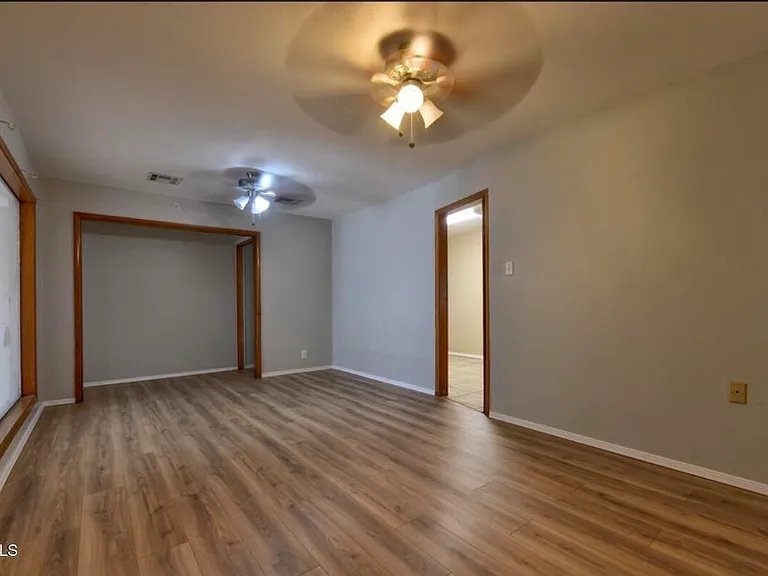 4700 Louisiana St — Photo 32