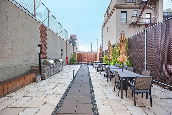 Rented by Space Marketing Shop | media 25