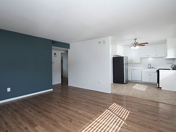 4th image of 4236 Parks Ave #5